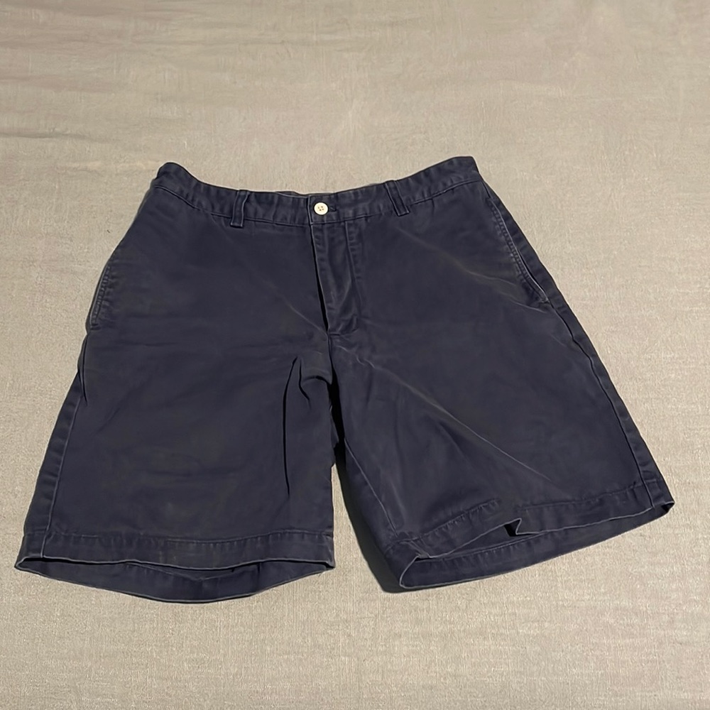 Vineyard Vines Men's Navy Shorts. Size: 32